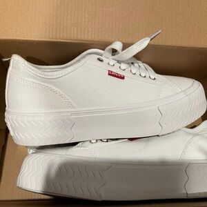 Levi’s modern low stacked - white